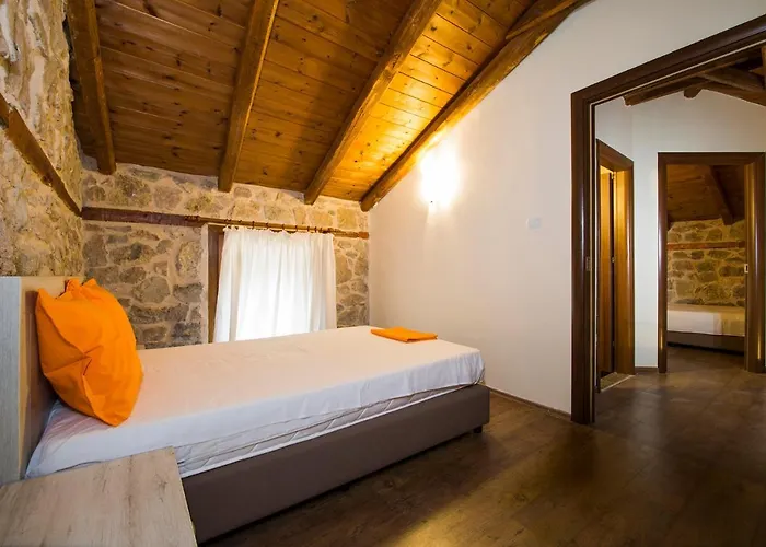 Petrini Spiti Βίλα
