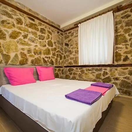 Petrini Spiti Villa *