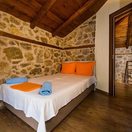 Petrini Spiti Villa *