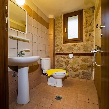 Petrini Spiti Pyrgadikia