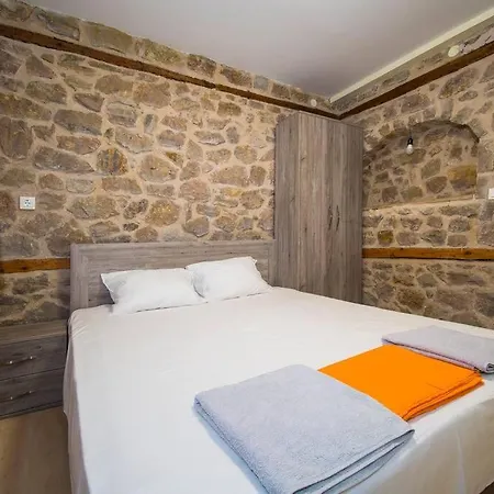 Petrini Spiti Pyrgadikia