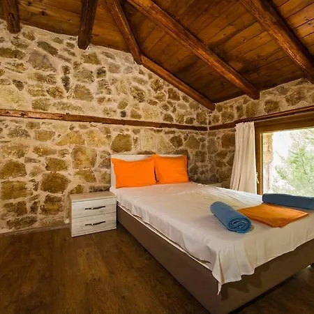 Petrini Spiti Villa *