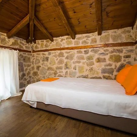 Petrini Spiti Villa *