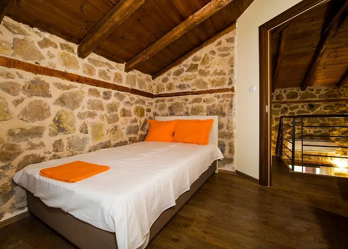 Petrini Spiti * Pyrgadikia