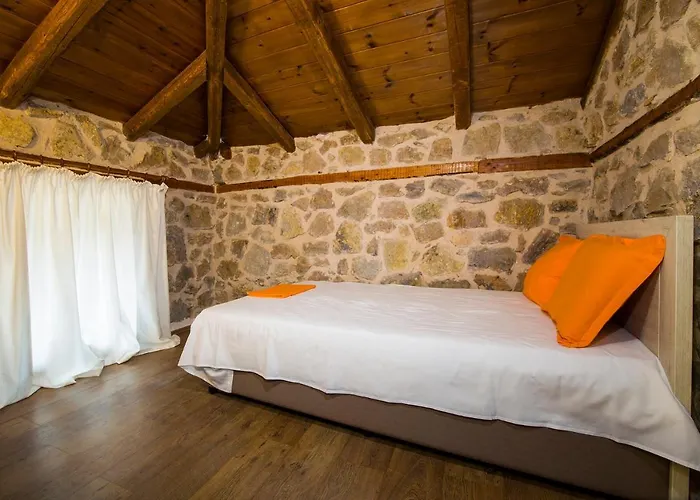 Petrini Spiti Villa *